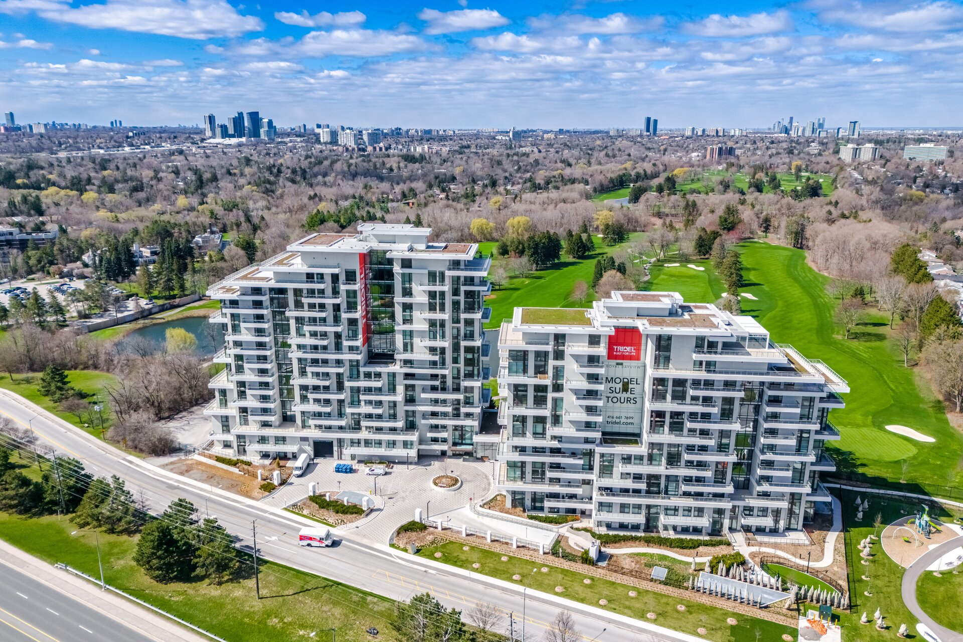 Aerial view of 399 Royal Orchard Blvd, Thornhill