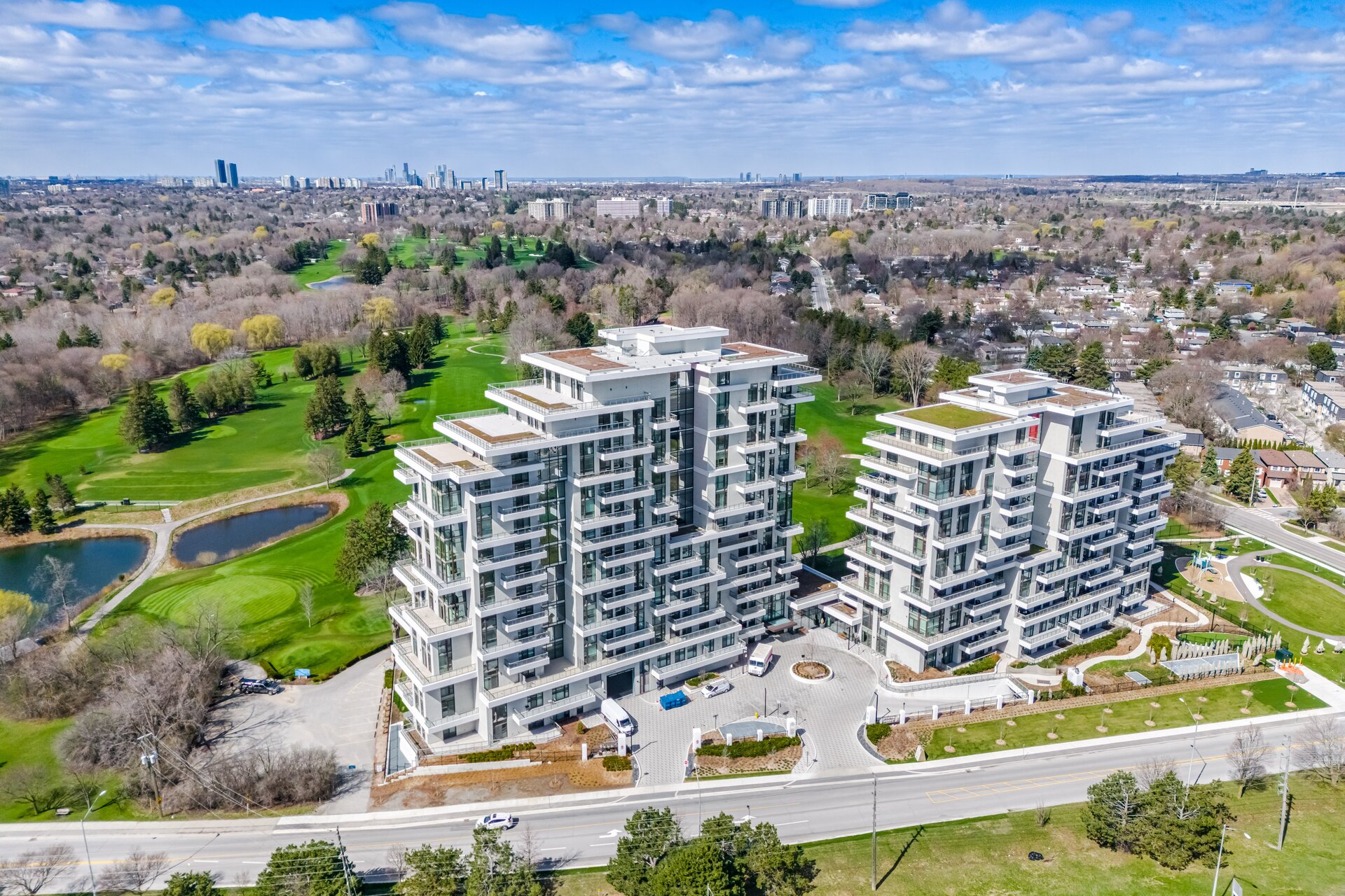 Aerial view overlooking golf course – 399 Royal Orchard Blvd, Thornhill