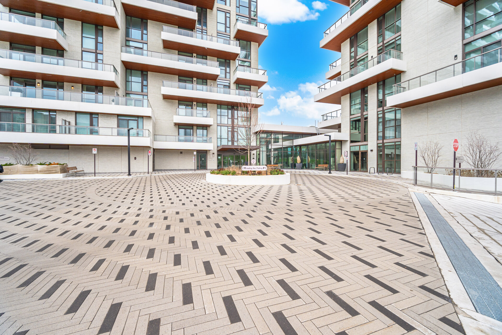Building courtyard and arrival plaza, Thornhill