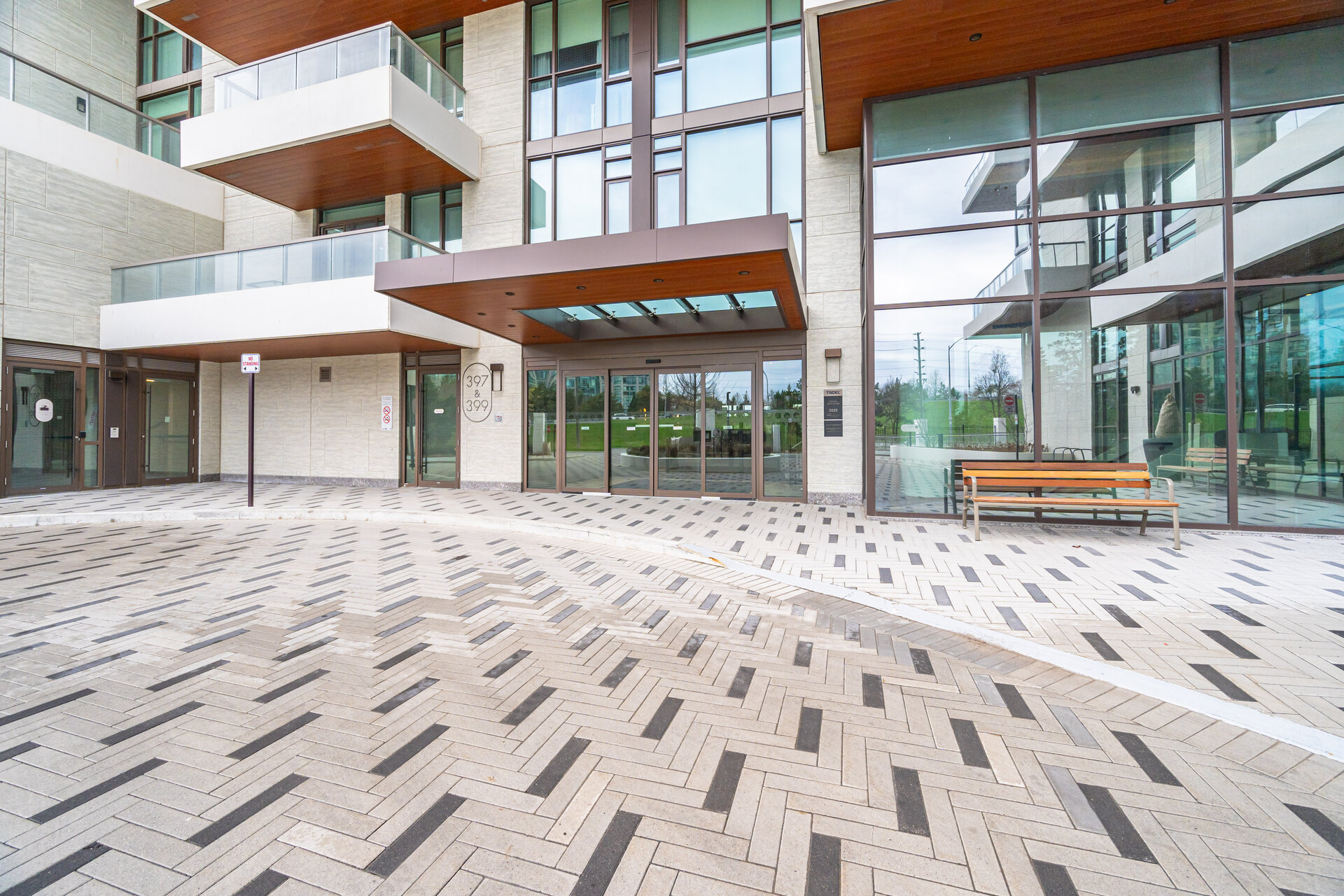 Main entrance and lobby entry – 399 Royal Orchard Blvd, Thornhill